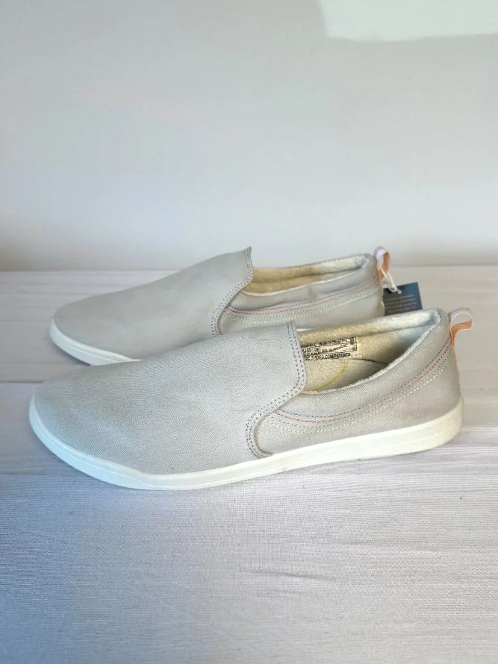NWT Womens 8.5 Vionic Beach Marshall Black Casual Flats Rainbow Stitching Shoes